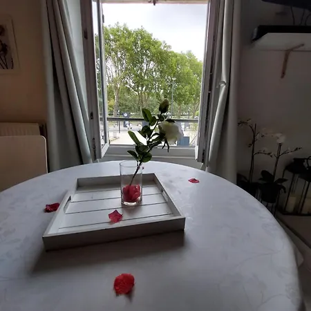 Les Delices Rooms-loveroom White