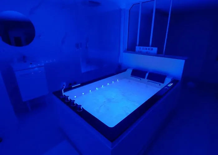 Les Delices Rooms-loveroom White Angers