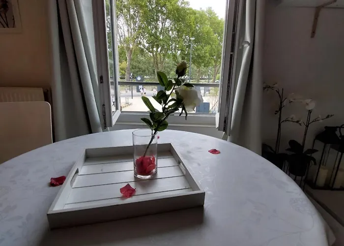 Les Delices Rooms-loveroom White