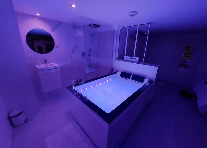 Apartament Les Delices Rooms-loveroom White *